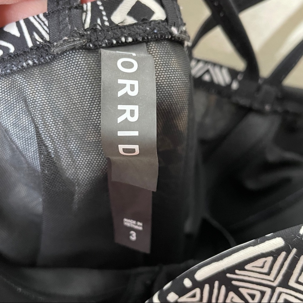Torrid Black & White One Piece Swimsuit Size 3X | Strappy Back Tummy Control - Picture 4 of 5